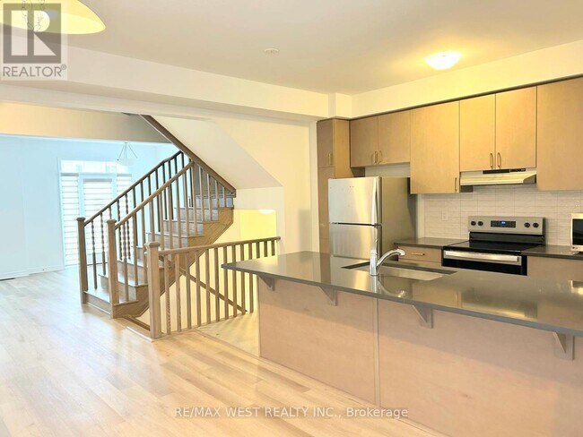 18 Bellasera Way in Caledon, ON - Building Photo - Building Photo