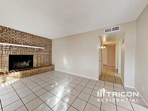 3032 N 79th Ln in Phoenix, AZ - Foto de edificio - Building Photo