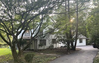 134 Yew Rd in Cheltenham, PA - Building Photo