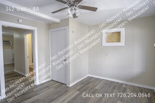 342 Vine St, Unit #A in San Antonio, TX - Building Photo