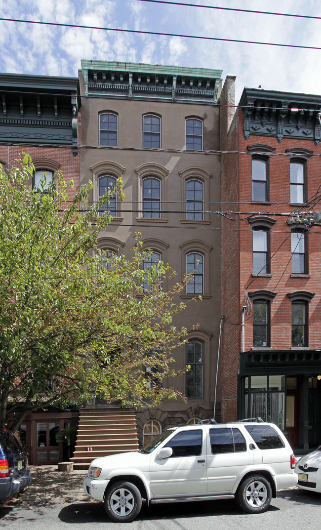 210 Washington St in Jersey City, NJ - Foto de edificio - Building Photo