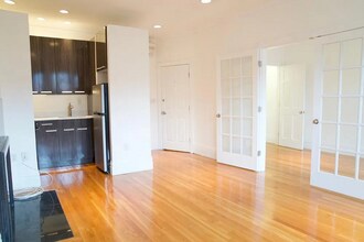 254 Newbury St, Unit 1 in Boston, MA - Foto de edificio - Building Photo