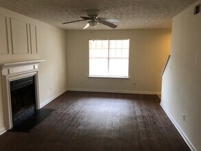 5709 Rock Rd in Union City, GA - Foto de edificio - Building Photo