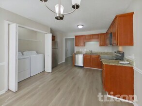 996 Tom Hailey Blvd in La Vergne, TN - Foto de edificio - Building Photo