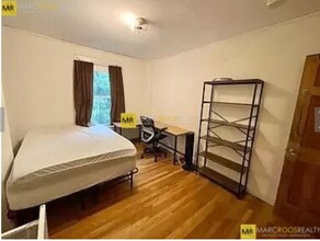 688 Parker St, Unit 2 in Boston, MA - Foto de edificio - Building Photo