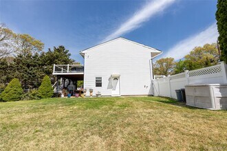 66 Avenue A in Holbrook, NY - Building Photo - Building Photo