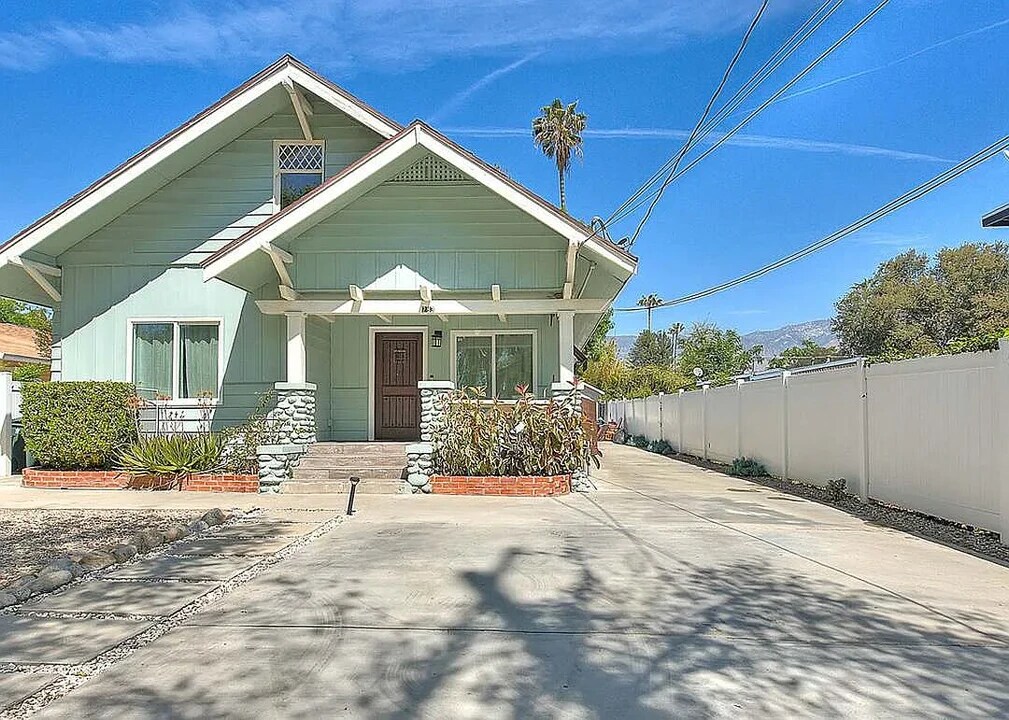 283 W Howard St in Pasadena, CA - Building Photo