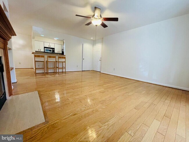 7715 Lafayette Forest Dr in Annandale, VA - Building Photo - Building Photo