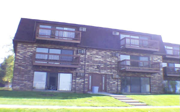 234 Court of Shorewood in Vernon Hills, IL - Building Photo