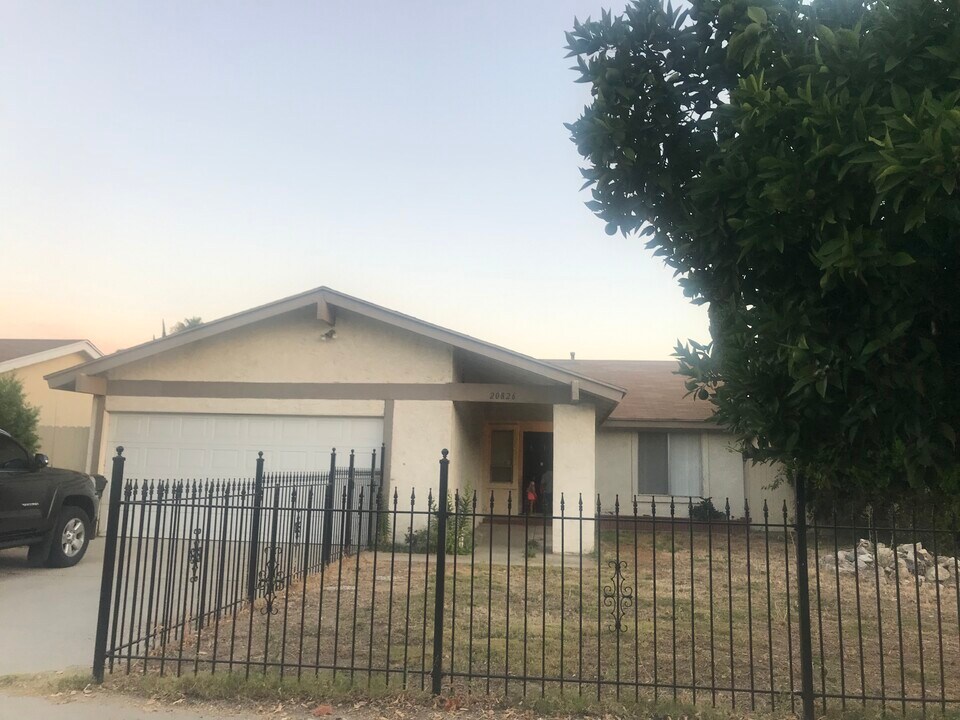 20826 Chase St in Los Angeles, CA - Building Photo