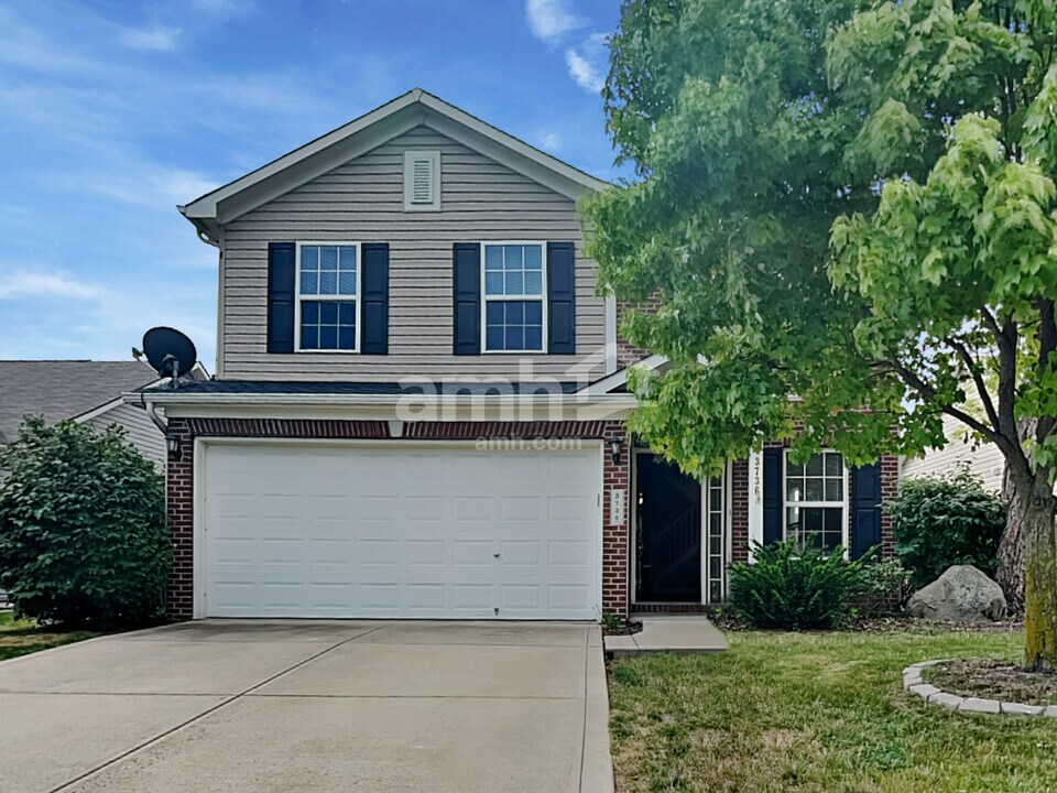 3736 White Cliff Way in Whitestown, IN - Building Photo