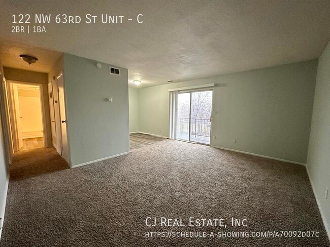 122 NW 63rd St in Gladstone, MO - Foto de edificio - Building Photo