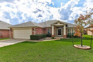 713 Heather Wood Dr in Moore, OK - Building Photo