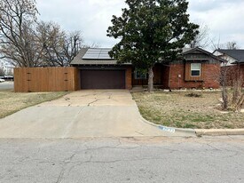 2833 Kent Dr in The Village, OK - Building Photo