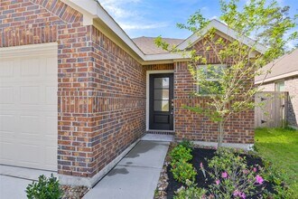 1935 Barrett Gables Dr in Crosby, TX - Building Photo - Building Photo