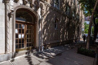 87-95 Greenwich Ave in New York, NY - Foto de edificio - Building Photo