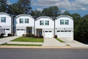 5682 Plain Field Ln in Lilburn, GA - Building Photo