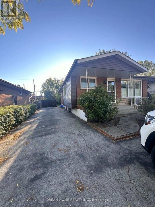 5 Empire Ct in Hamilton, ON - Building Photo