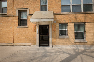 2038 W. Touhy Ave. in Chicago, IL - Building Photo - Building Photo