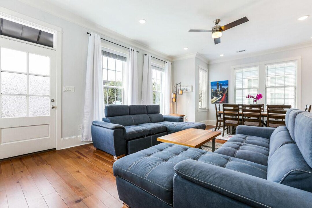 1216 Carondelet St in New Orleans, LA - Building Photo