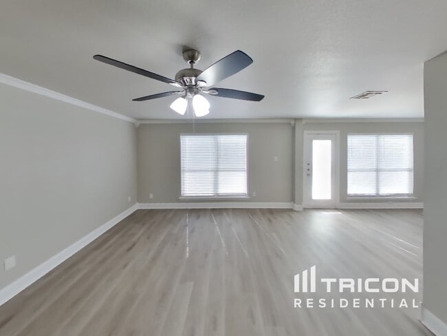 909 Zoe St in Royse City, TX - Foto de edificio - Building Photo