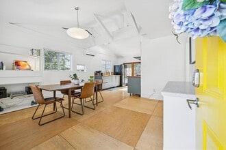 213 Lessin Ln in Austin, TX - Building Photo - Building Photo