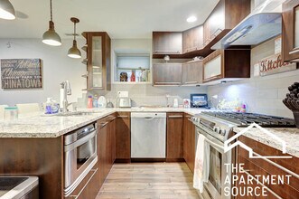 2310 N Leavitt St, Unit Garden in Chicago, IL - Building Photo - Building Photo