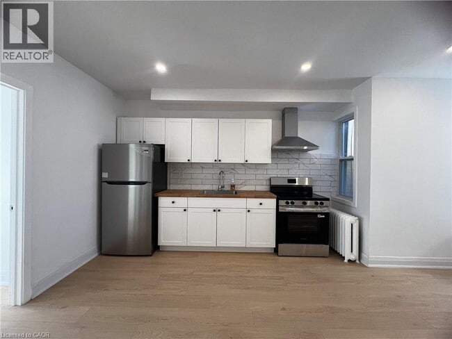 804 St Clair Ave W in Toronto, ON - Building Photo - Building Photo