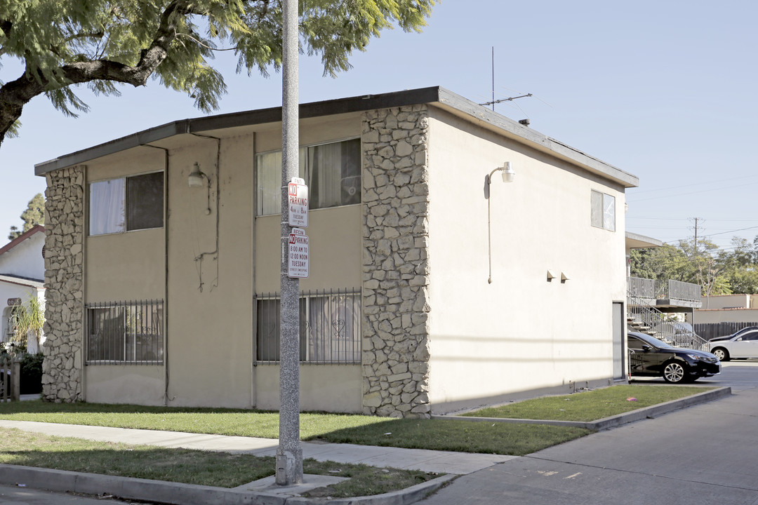 Artesia Apartments in Long Beach, CA - Foto de edificio