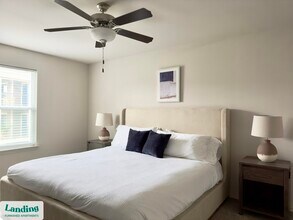 301 Towne Center Dr, Unit 827 in Belton, MO - Foto de edificio - Building Photo