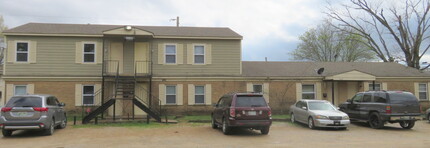 Center Court Apartments in Collierville, TN - Building Photo - Building Photo