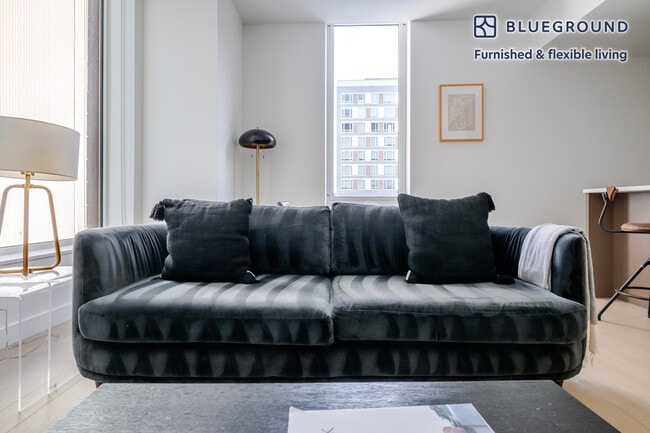 390 Harrison Ave, Unit FL4-ID1329 in Boston, MA - Building Photo - Building Photo