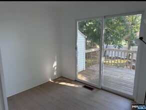 33-14 Norwood Dr in Fair Lawn, NJ - Building Photo - Building Photo