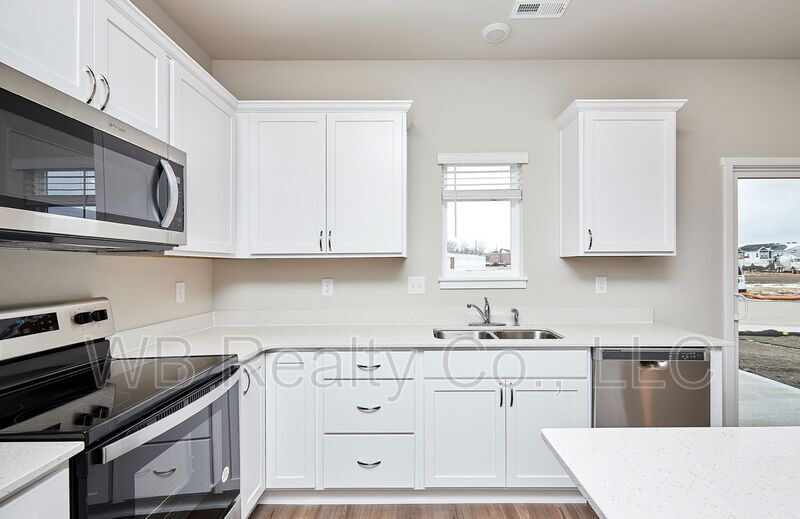 9598 Capstone Ct in West Des Moines, IA - Building Photo