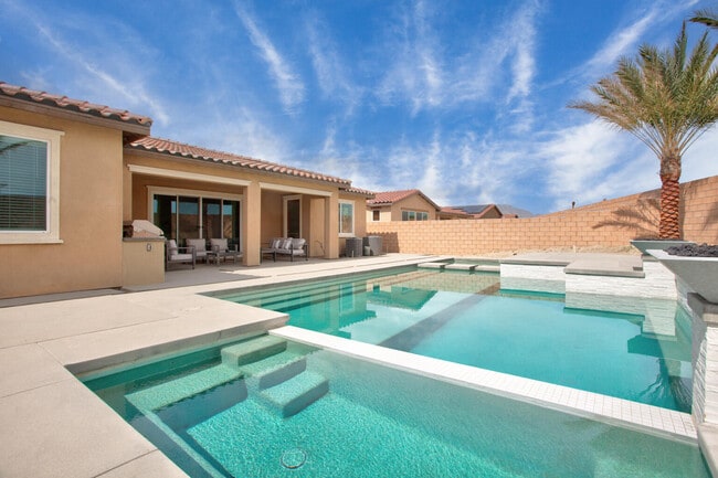 57350 Camino Pacifica in La Quinta, CA - Building Photo - Building Photo