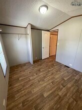 1007 S Wall St in Iowa Park, TX - Building Photo - Building Photo