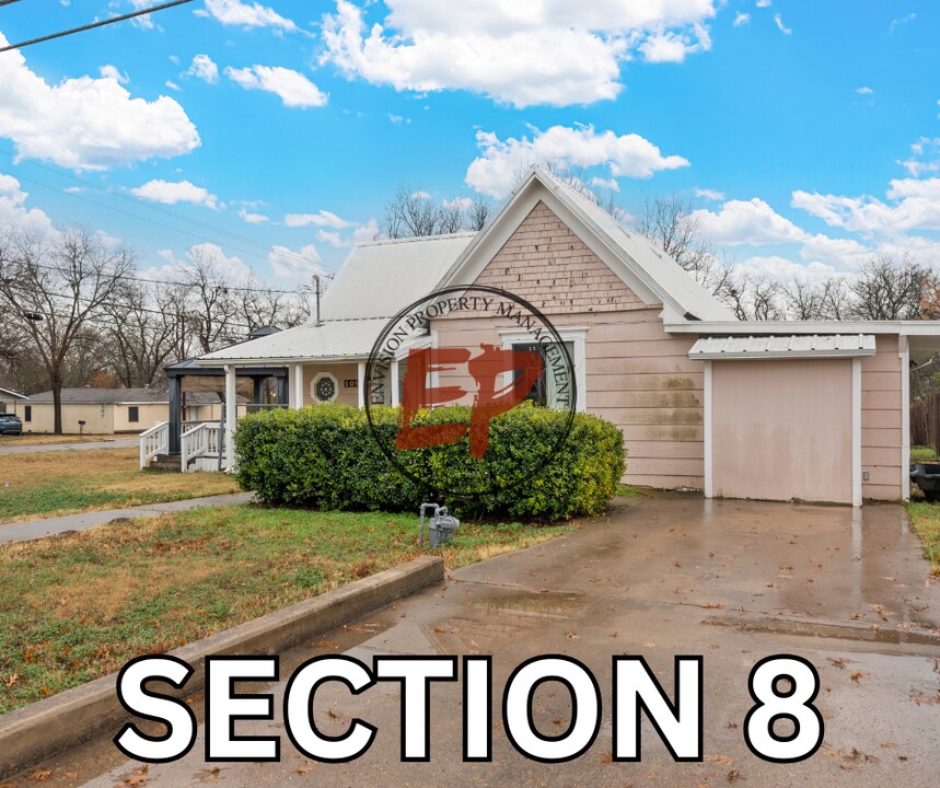 109 W Warren St in Hewitt, TX - Building Photo