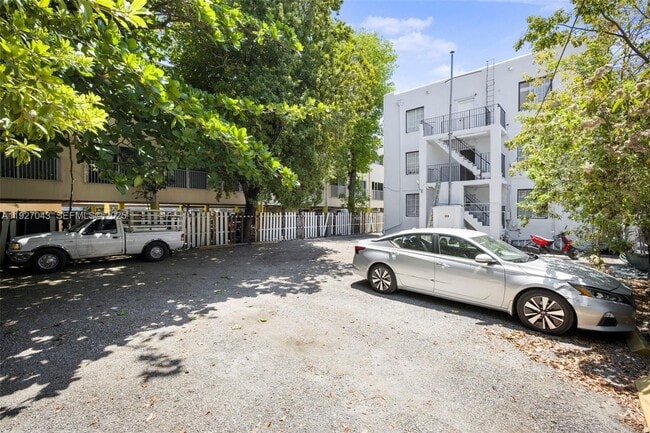 1563 SW 2nd St in Miami, FL - Building Photo - Building Photo