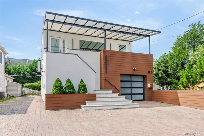 property at 2105 Bay Blvd