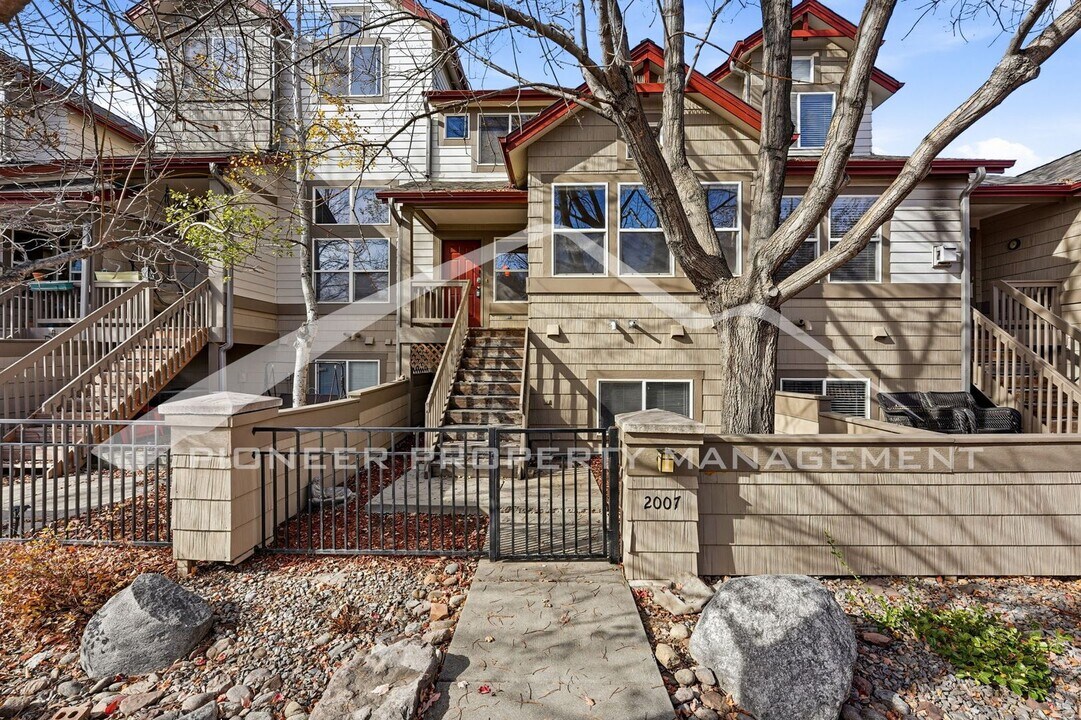 2007 N Fork Dr in Lafayette, CO - Building Photo