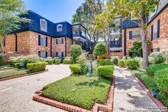 8401 N New Braunfels Ave, Unit 223 in San Antonio, TX - Building Photo - Building Photo