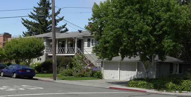 1701-1707 Clemens Rd in Oakland, CA - Foto de edificio - Building Photo