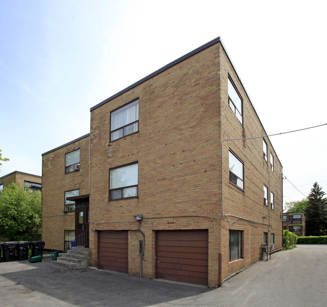 10 Fraserwood Ave in Toronto, ON - Building Photo - Building Photo