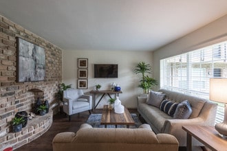 The Reserve at White Oak in Houston, TX - Building Photo - Building Photo