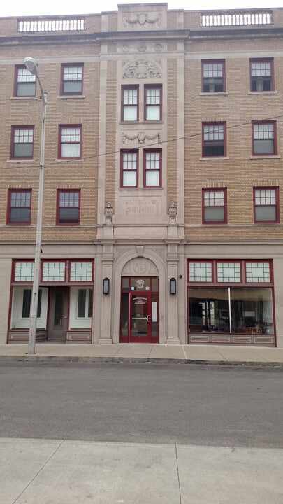 Washington Square in Steubenville, OH - Foto de edificio