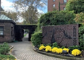 161 Pearsall Dr in Mount Vernon, NY - Building Photo