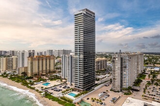 2000 S Ocean Blvd in Hallandale Beach, FL - Building Photo - Building Photo