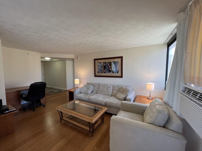 343 Hobron Ln in Honolulu, HI - Building Photo - Building Photo