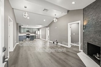 13052 Terra Bella St in Los Angeles, CA - Building Photo - Building Photo