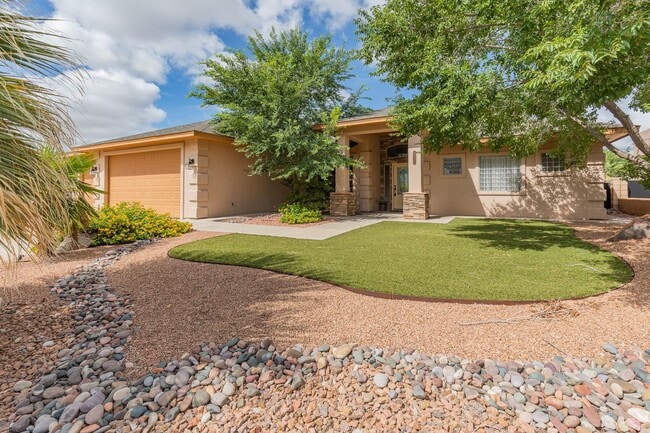Beautiful Home in the Golf Course Area in Alamogordo, NM - Building Photo - Building Photo